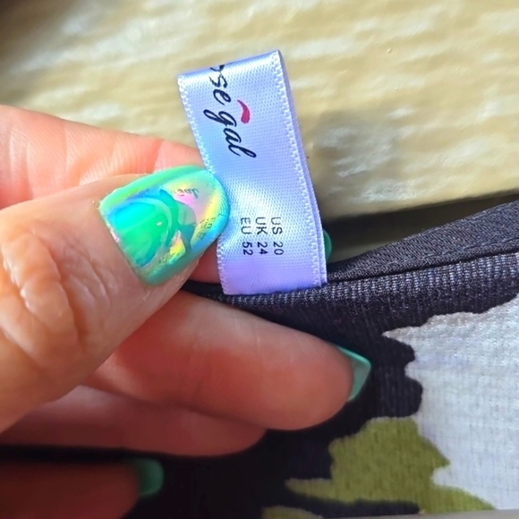 Rosegal Black Floral Peplum zip Front Top 4x - Picture 4 of 8